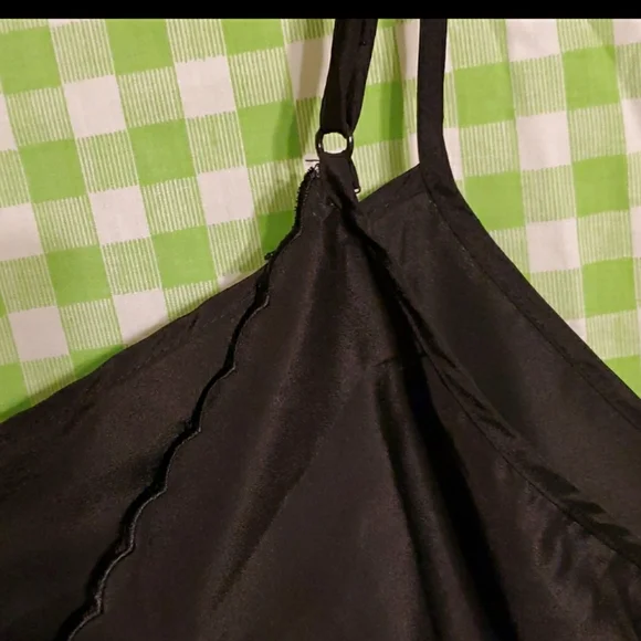 Satin like nightie with red rose stitched on - Picture 4 of 12